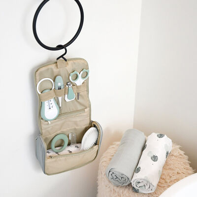 Toiletry bag sage green